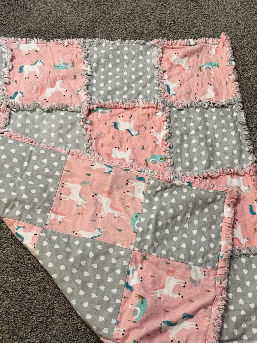 Girls Unicorn Rag Tied Quilt 33x42 nice!